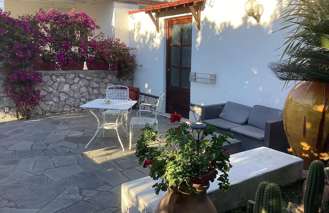Casetta Minghitto Relaxing rooms in Capri-1